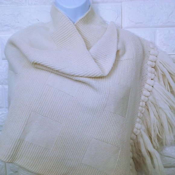 Vintage 70s Knit Shawl Wrap Nicolais Hand-Loomed 62x20" Textured Cubes Fringe - Picture 4 of 10